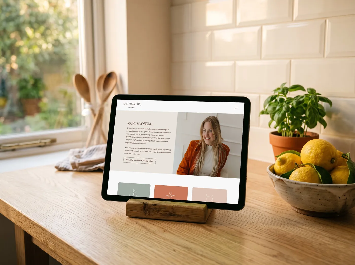 De website van Health & Care Naaldwijk op een tablet